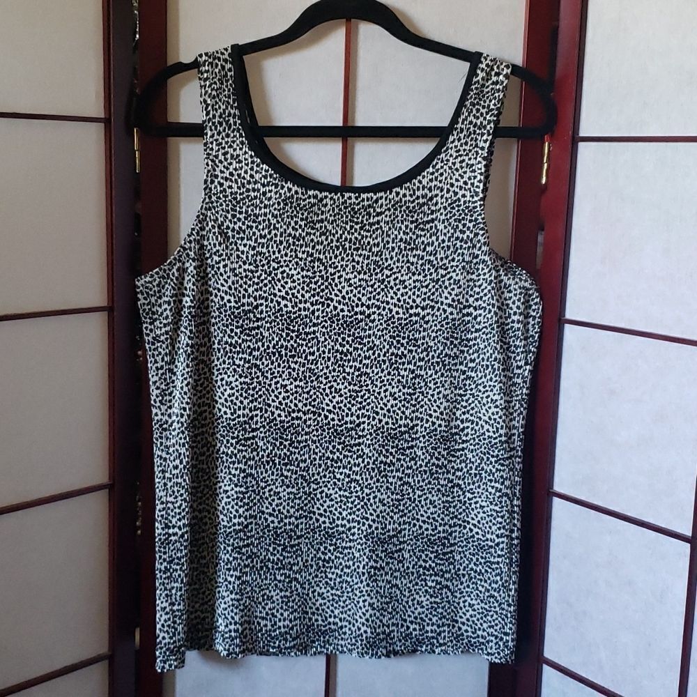 Virgo Black & White Snow Leopard Sleeveless Top